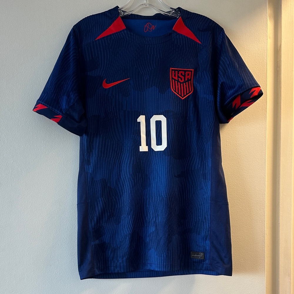 Official Team USA Soccer Jersey number 10 size small EUC